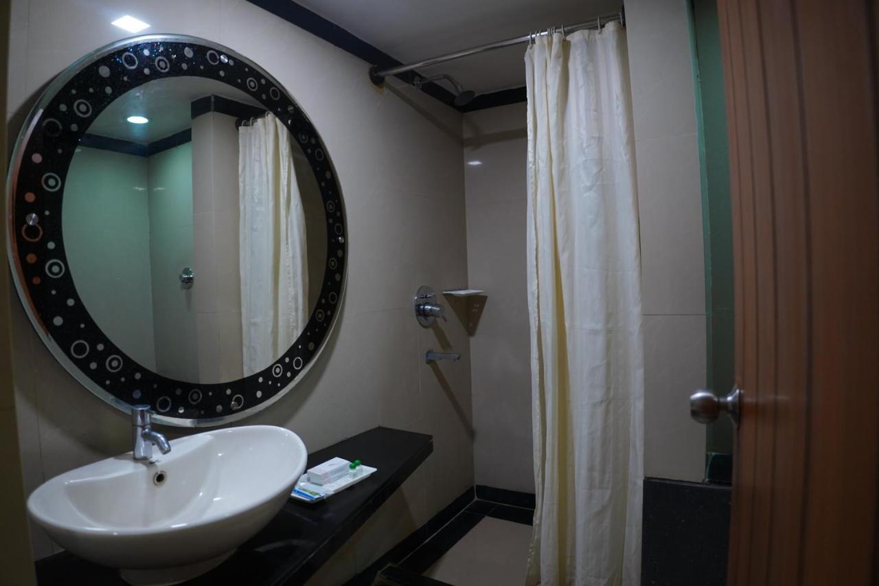 Hotel Grand Nagarjuna By Konark Hotels Guntūr エクステリア 写真