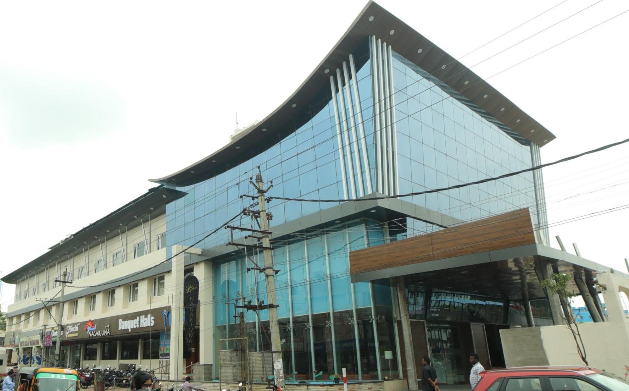 Hotel Grand Nagarjuna By Konark Hotels Guntūr エクステリア 写真